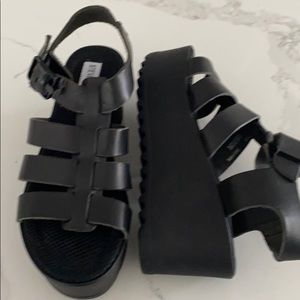Steve Madden platform sandals size 6
